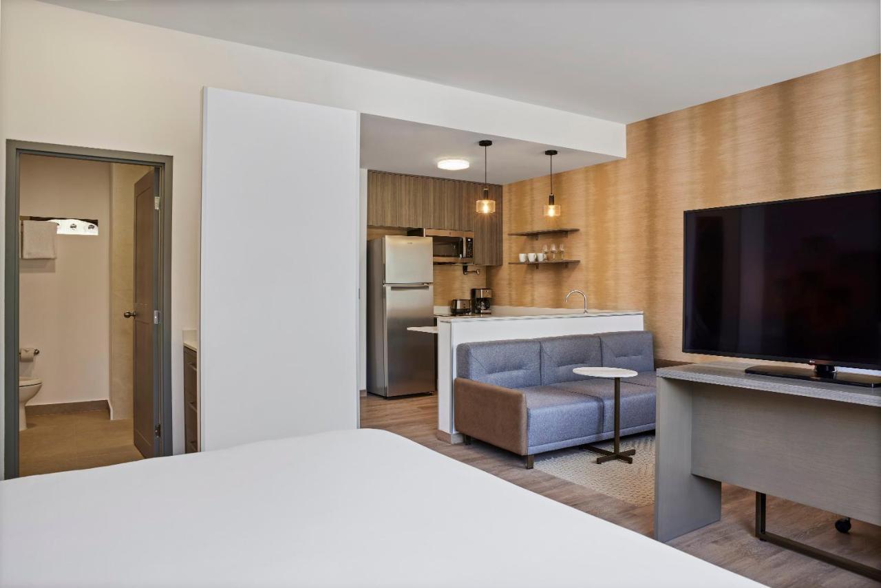 Estudio con cama extragrande